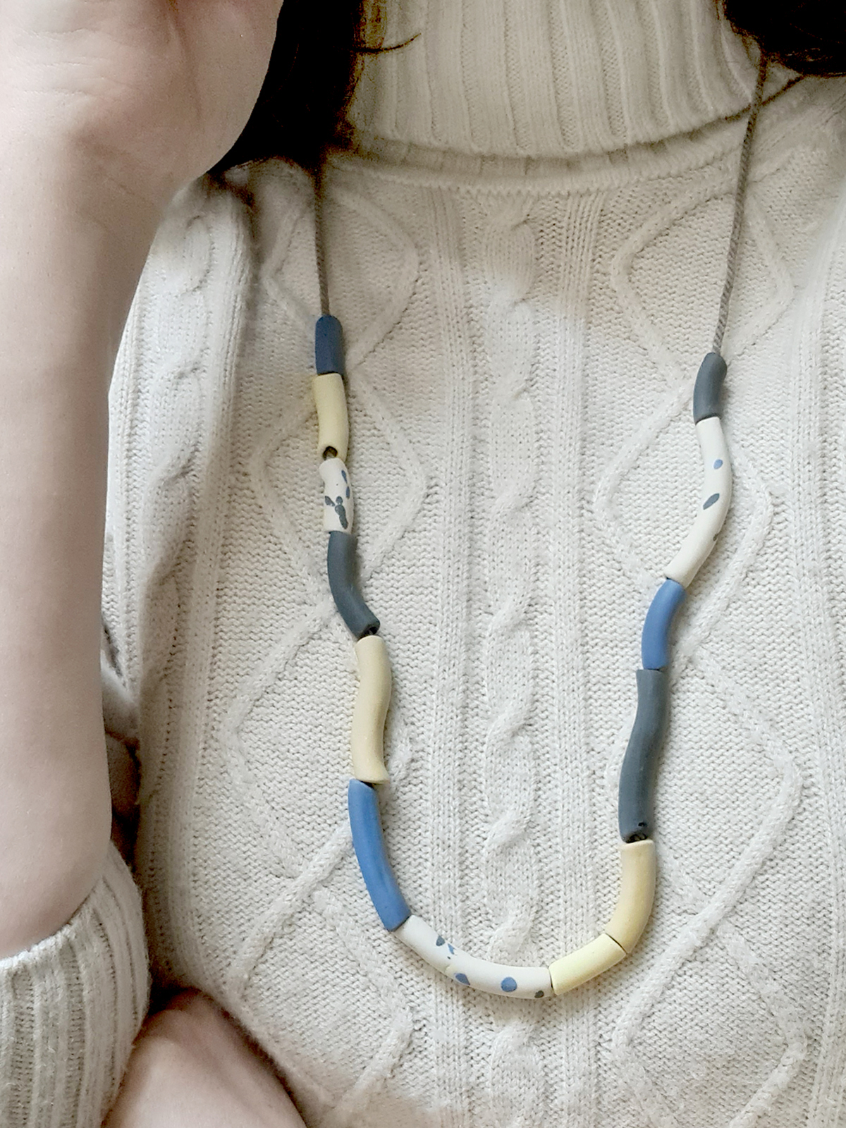 Comprar collar AMBA azul y confeti
